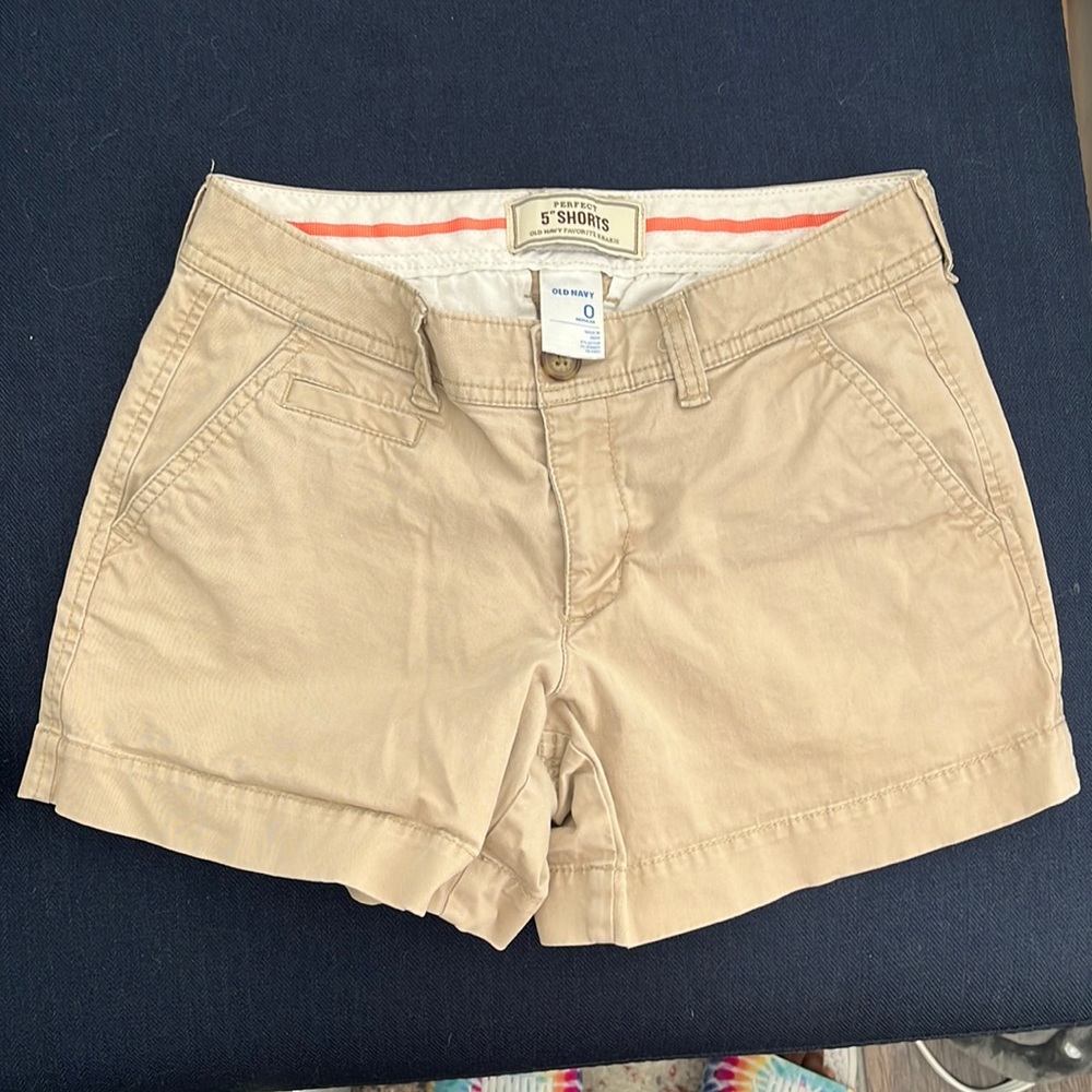 Khaki 5” Shorts with front and back pockets size 0